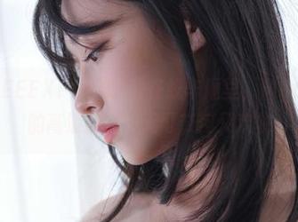 在LEEHEEEXPRESS的在线车厢里，Myung Ah的高清独白，无可奈何又欢快
